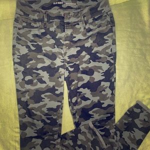 Old Navy Camo Pants 👖
